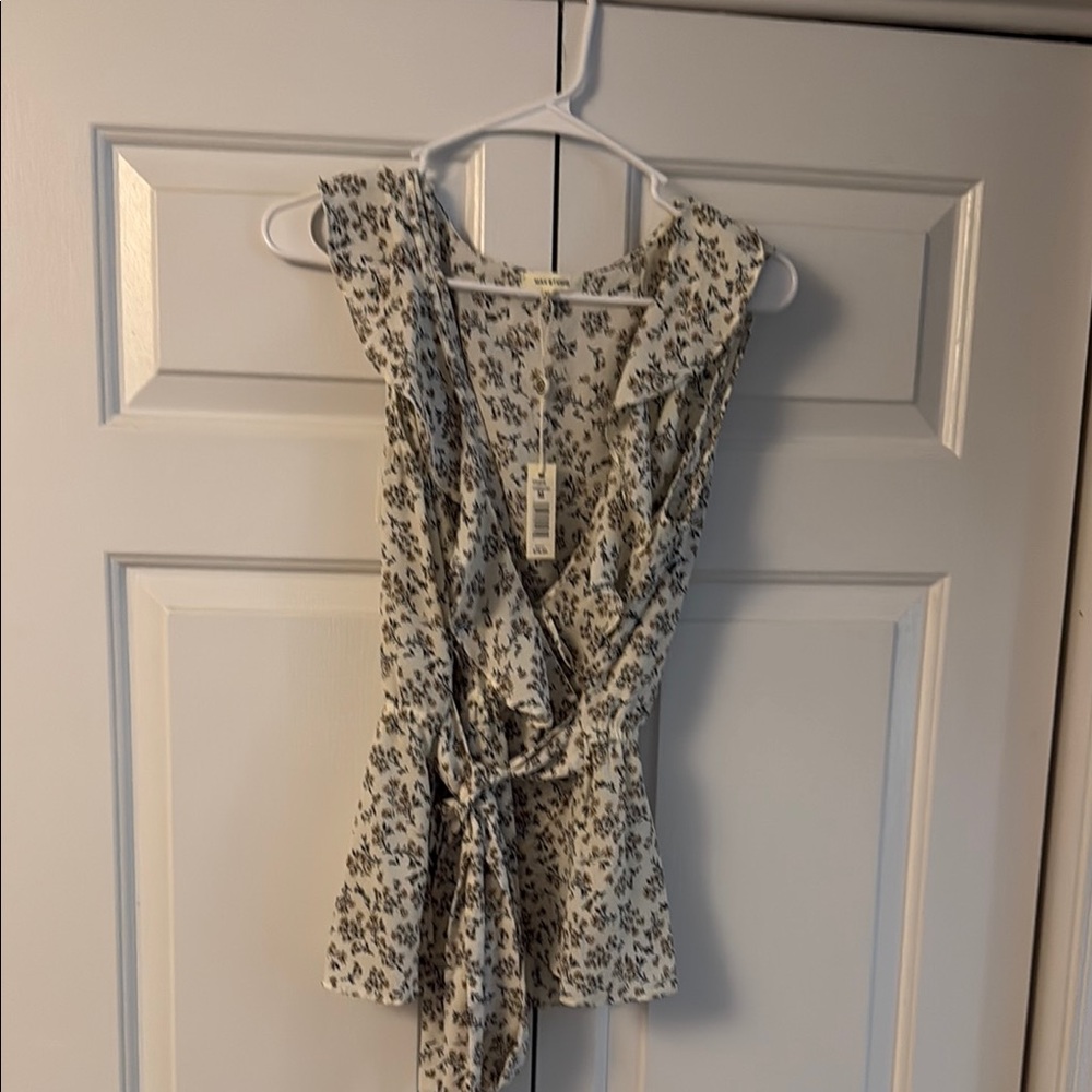 Max Studio Black and White Floral Blouse
